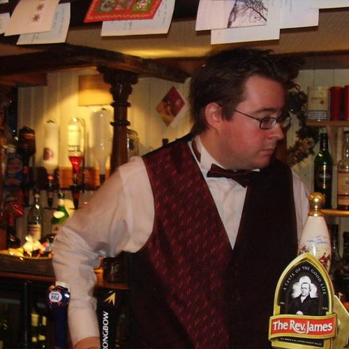 Bar-staff---The-White-Horse-at-Ampfield-2023-1